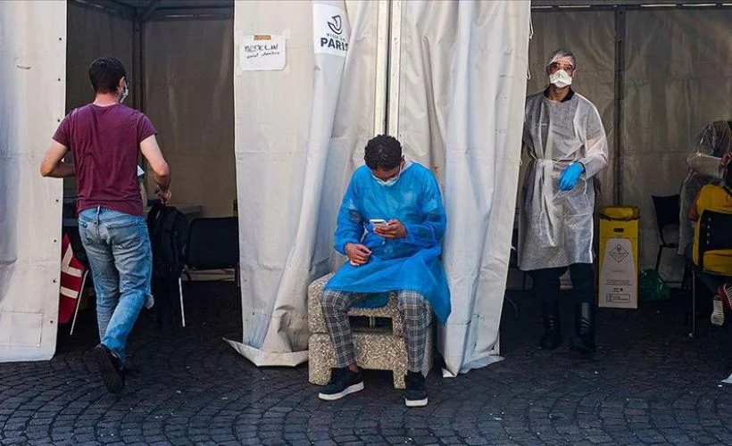 Fransa'da son 24 saatte 5 bin 298 Kovid-19 vakası tespit edildi