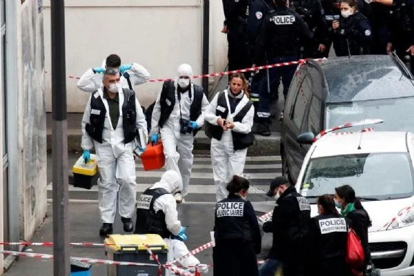 Fransız'de Charlie Hebdo'nun eski binası yakınlarında saldırı: 4 yaralı