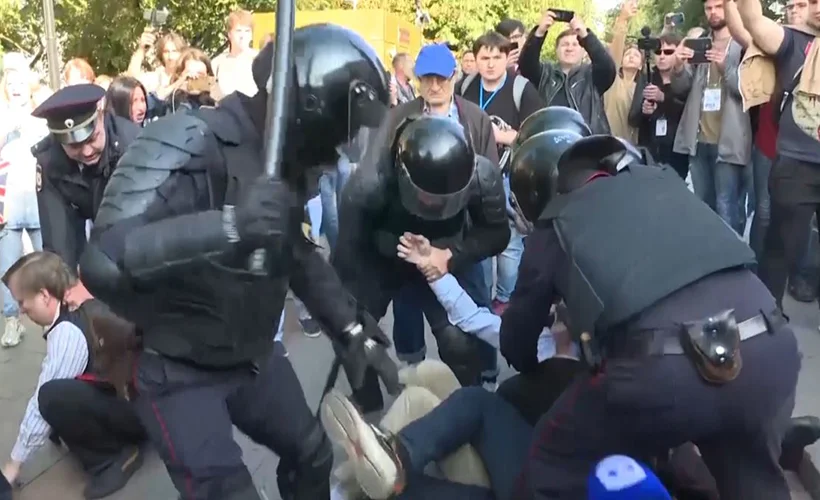 'Fransız Polis Teşkilatı'nda ırkçılık ve şiddet kültürü hakim'