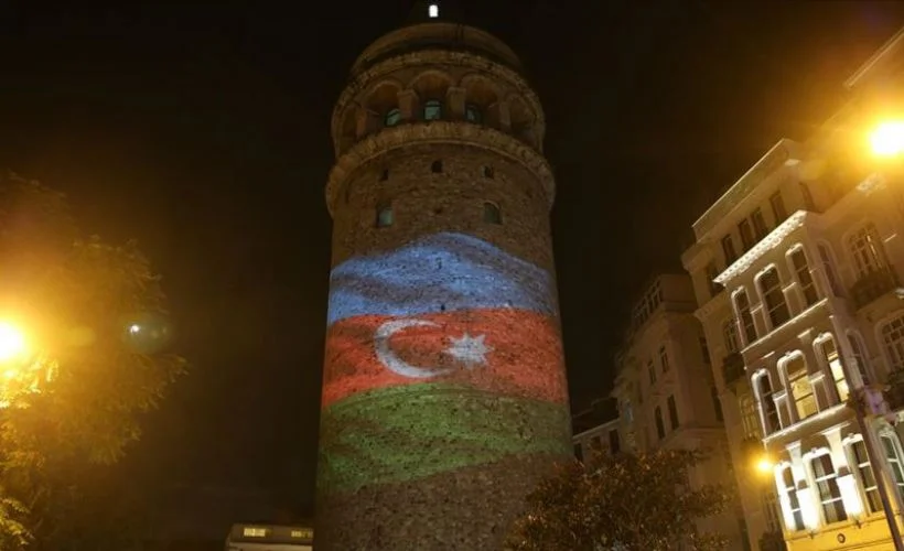 Galata Kulesi'ne Azerbaycan bayrağı yansıtması yapıldı