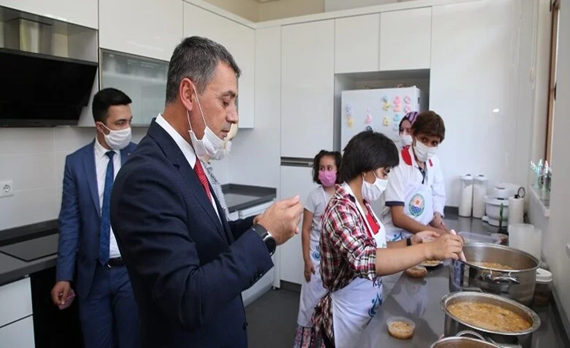 Gölbaşı'nda öğrenciler aşure ile kaynaştı