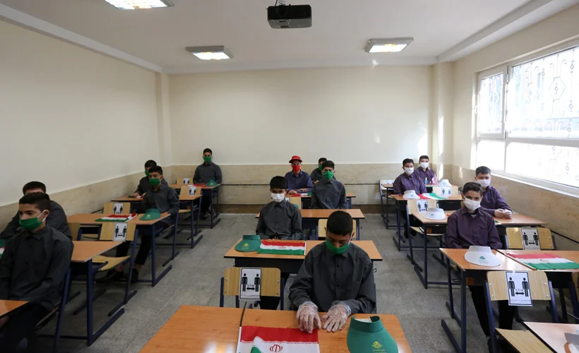 İran'da okullar 7 aylık aradan sonra yeniden açıldı