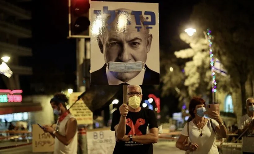 İsrail'de Kovid-19 karantinasına rağmen Netanyahu karıştı gösteriye binlerce kişi katıldı
