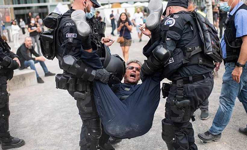 İsviçreliler maske takmamak için direniyor!