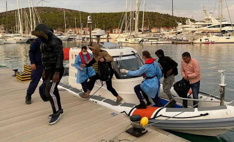 İzmir'de Türk kara sularına geri itilen 10 sığınmacı kurtarıldı