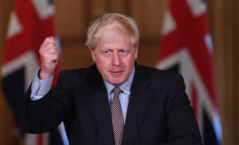 Johnson'ın oğlu için gizli vaftiz töreni düzenlemesine tepki