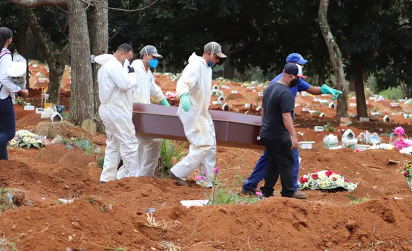 Koronovirüsten ölümlerde ilk üç sıraya alan ülke