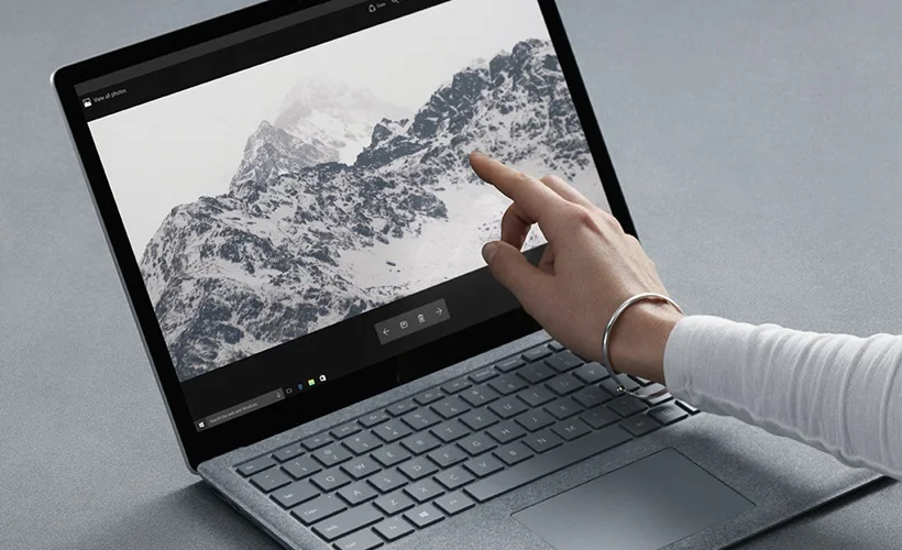 Microsoft orta seviye bir Surface dizüstü bilgisayar üzerinde çalışıyor