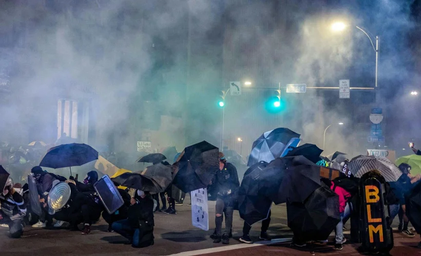 New York'ta göstericilerle polis arasında çatışma