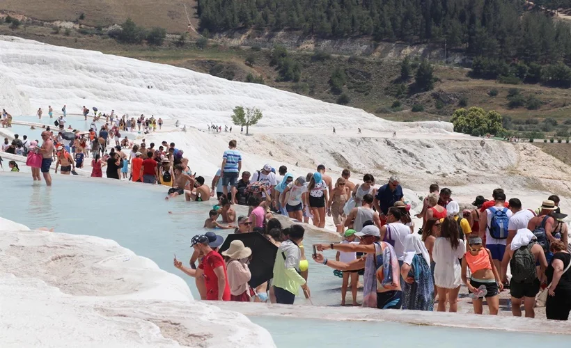 Pamukkale hafta sonları dolup taşıyor