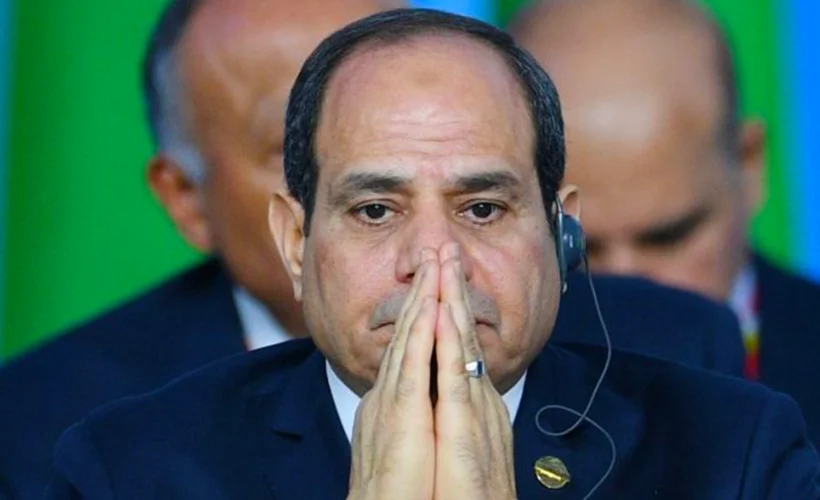 Sisi, Kahire'de Hafter ve Akile Salih ile bir araya geldi