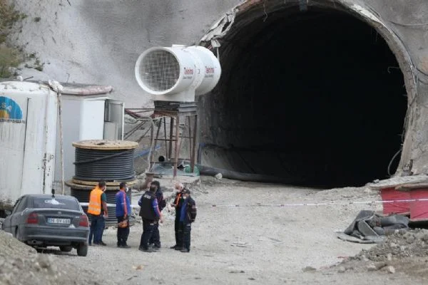Tünel inşaatında patlama meydana geldi, yaralılar var