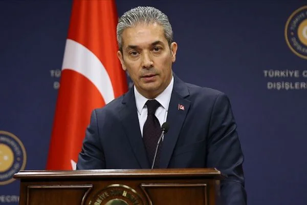 Türkiye'den Fransa'da ders kitabında terör örgütü PKK/YPG'nin bölücü ideolojisine yer verilmesine tepki
