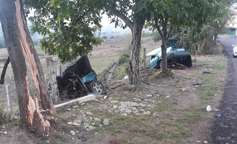 Zonguldak'ta otomobil ikiye bölündü: Sürücü sağ kurtuldu