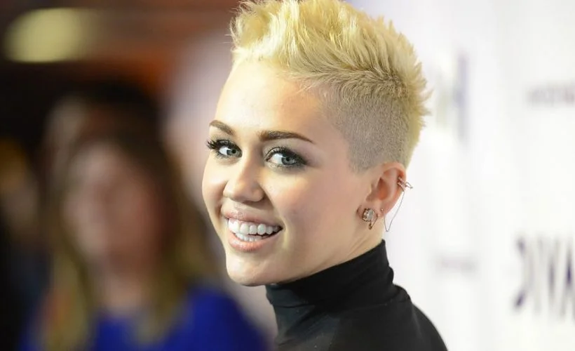 ABD'li şarkıcı Miley Cyrus: Uzaylılar tarafından kovalandım