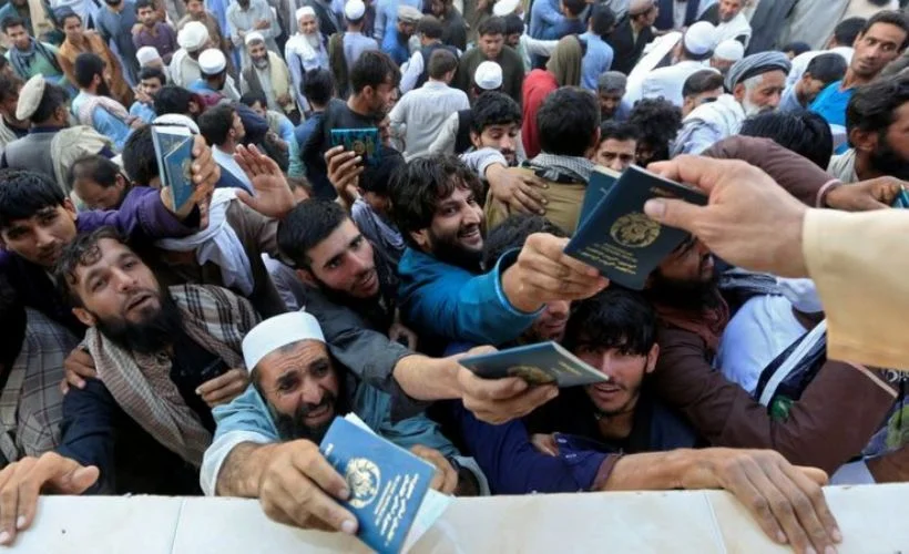 Afganistan'daki 'vize' izdihamında 11 kişi öldü