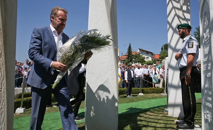 Aliya İzetbegoviç kabri başında anıldı