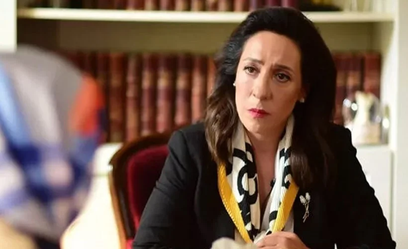 Binnur Kaya kimdir?