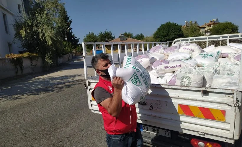 Çare Derneği'nden yüzlerce aileye gıda yardımı