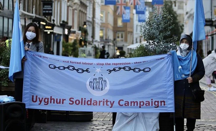 Çin, Ulusal Günü'nde Londra'da protesto edildi