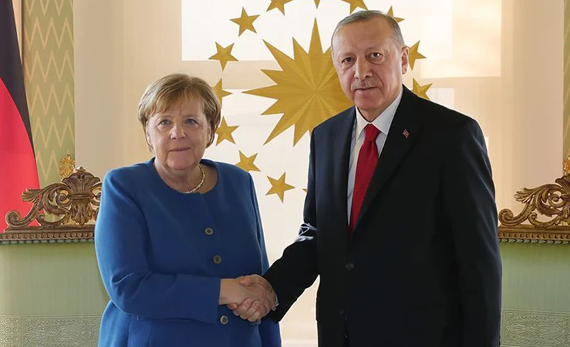 "Erdoğan için kırmızı halı seriyorlar Yunanistan'a ise dikenler"