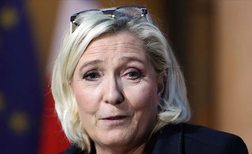 Fransa'da aşırı sağcı Le Pen'den 'başörtüsü yasaklansın' çağrısı