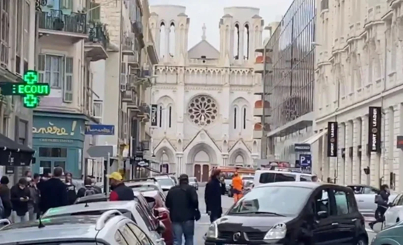 Fransa'da kilise yakınlarında bıçaklı saldırı