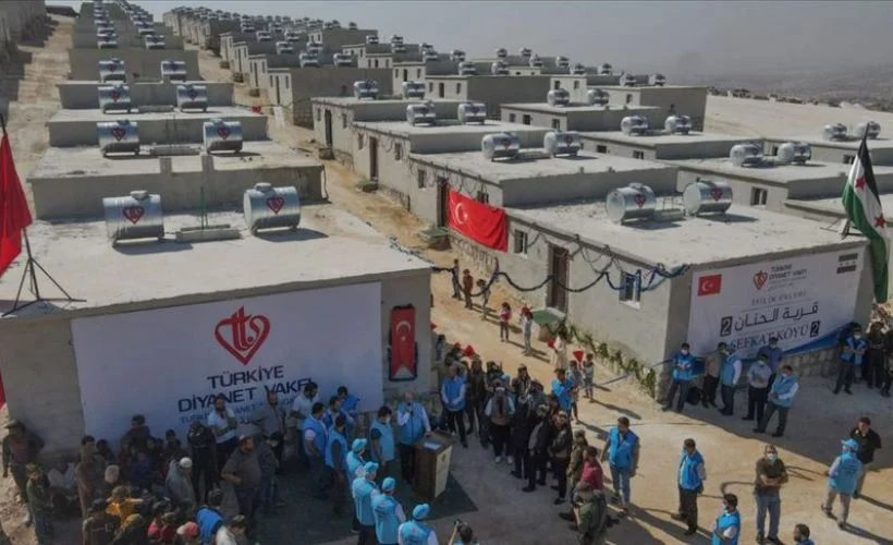 Hayırseverlerin desteğiyle İdlib'de yapılan 600 konut ailelere teslim edildi