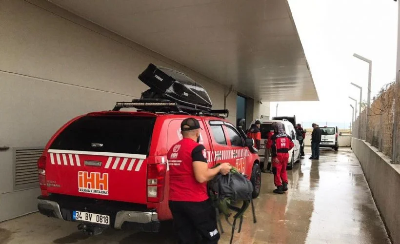 İHH Arama Kurtarma Ekipleri İzmir'e doğru yola çıktı