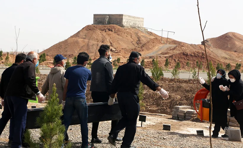 İran'da koronadan 211 kişi daha hayatını kaybetti