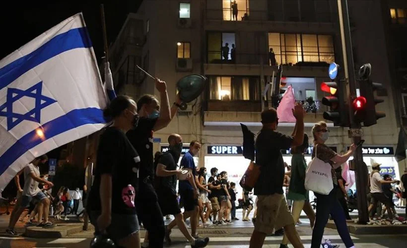İsrail'de kısıtlamalar kaldırılınca Netanyahu karşıtları sokaklara döküldü