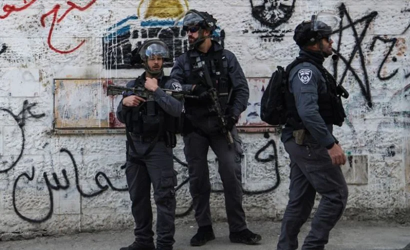 İsrail güçlerinden Batı Şeria'daki Filistinli polislere gözaltı