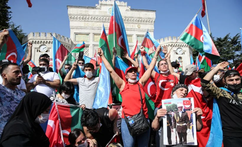 İstanbul Beyazıt'ta "iki devlet bir millet" gösterisi