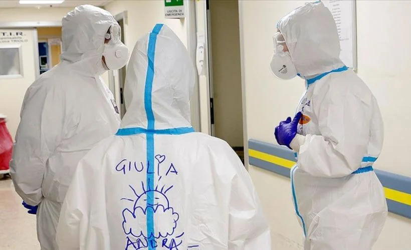 İtalya'da Kovid-19 vaka sayısı nisandan bu yana ilk kez 2 bini geçti