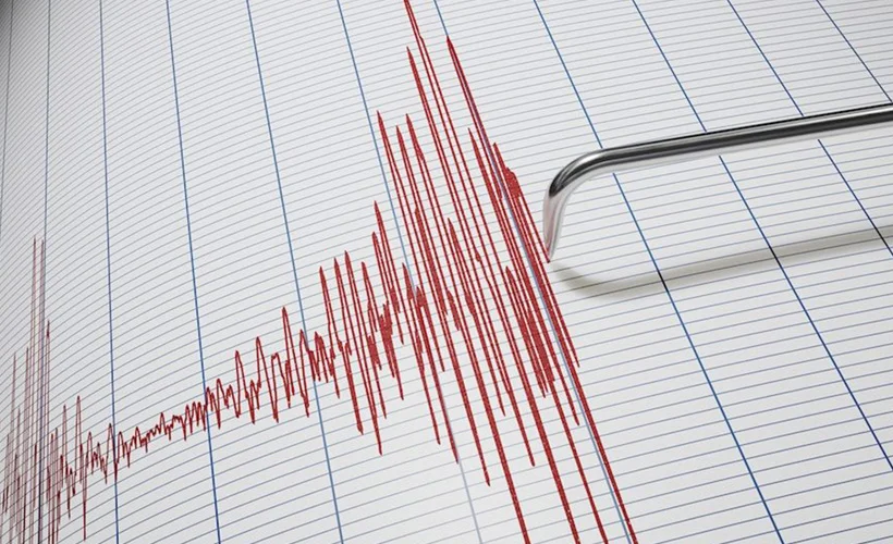 İzmir'de 6.6 şiddetinde deprem: İstanbul'da da hissedildi
