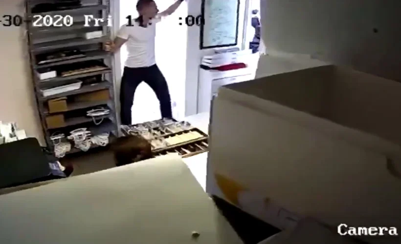 İzmir'deki depremin şiddetini gösteren video