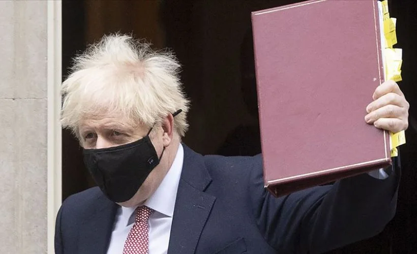 Johnson yeni kısıtlamaları açıkladı