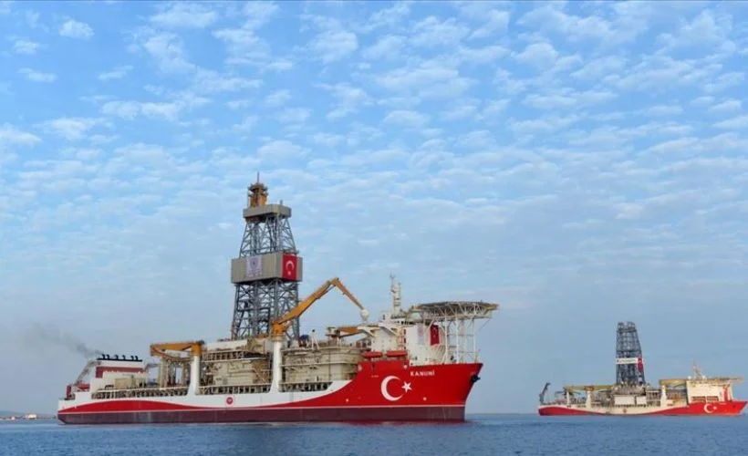 Kanuni sondaj gemisinden Yavuz'a selam