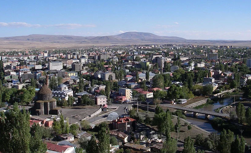 Kars, geceleri donuyor