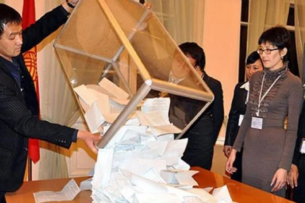 Kırgızistan'da 4 siyasi parti meclise girmeyi başardı