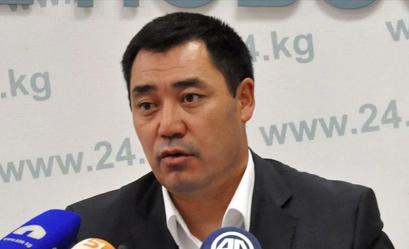 Kırgızistan'da Caparov'dan korumalar ve araçlar geri alındı