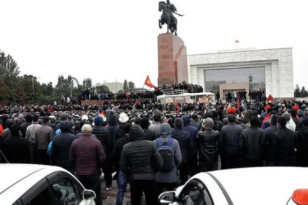 Kırgızistan'da yeniden OHAL ilan edildi