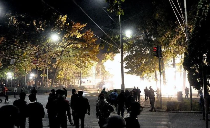 Kırgızistan polisinin seçim protestolarına müdahalesinde 65 kişi yaralandı