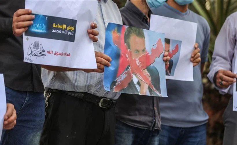 Libya'da Macron'un İslam karşıtı tutumu protesto edildi