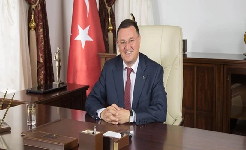 Lütfü Savaş kimdir?