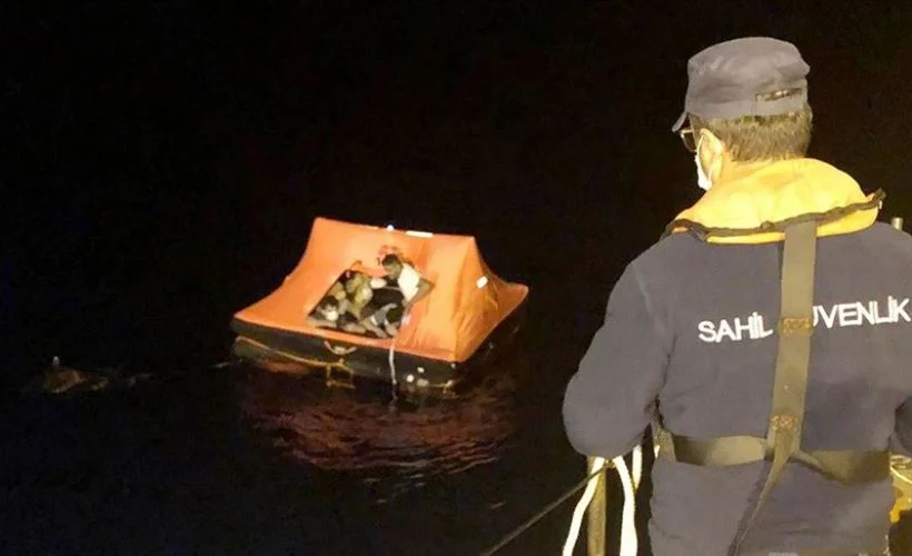 Muğla'da Türk kara sularına itilen 13 sığınmacı kurtarıldı