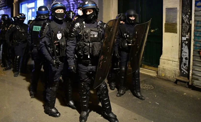 Paris'te bir noktada sahte bomba alarmı