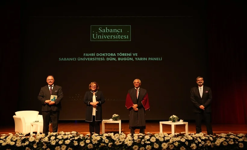 Sabancı Üniversitesi'nin ilk fahri doktorası Jan Nahum'a