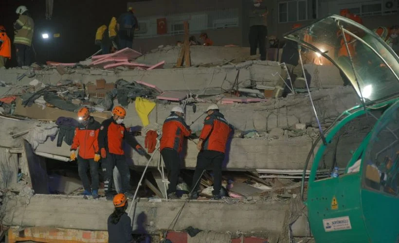 Sadakataşı acil yardım ekibi İzmir'de