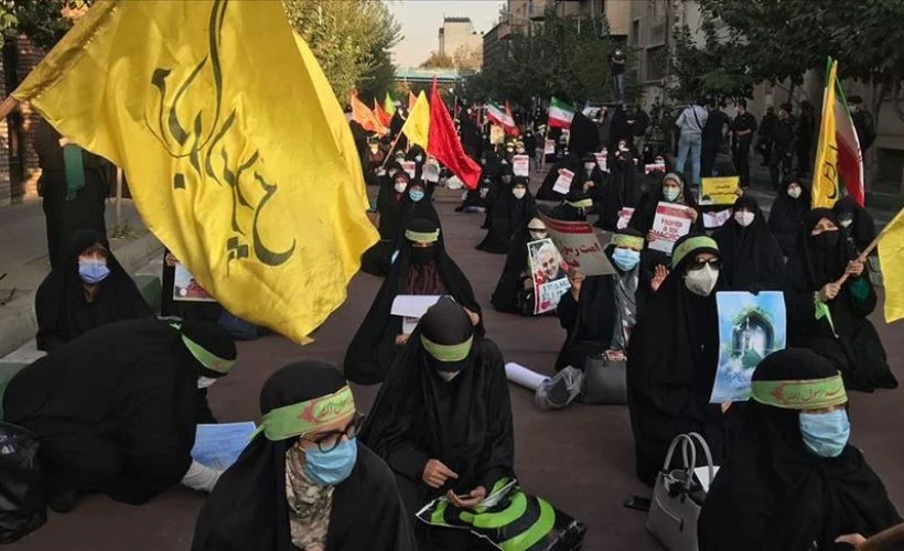 Tahran'da Fransa'nın İslam karşıtı tavrı protesto edildi